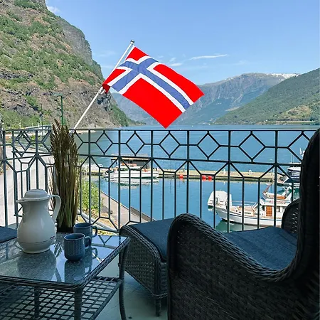 Svingen Guesthouse - Panoramic Fjord Views In Flam-3