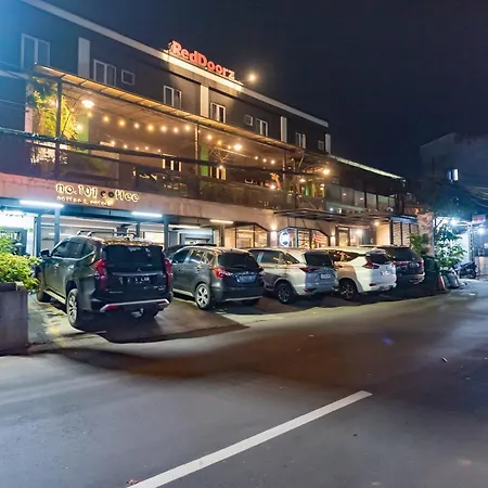 Reddoorz Near Botani Square Mall-3