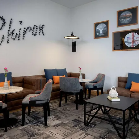 Hyatt Place Boston/Seaport District-3