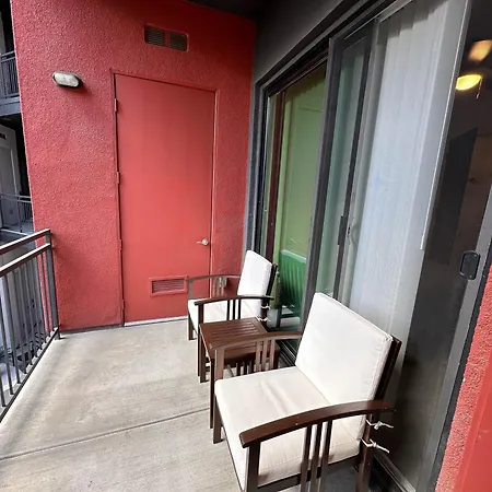Luxury Designed 2 Bedrooms Part Hotel In Woodland Hills Ca-2