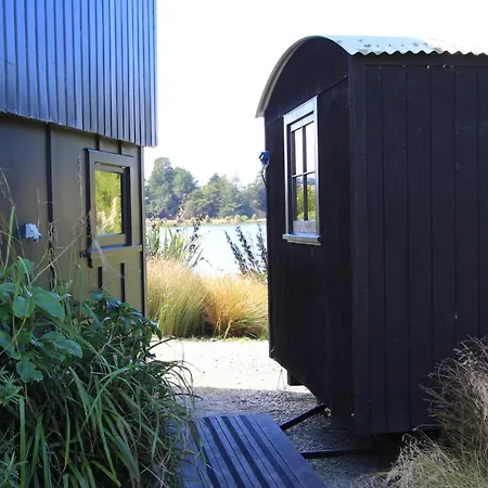 The Bird Hide - Rustic Luxury By The Water-3