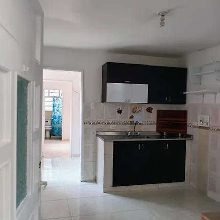 Casa portón negro-2