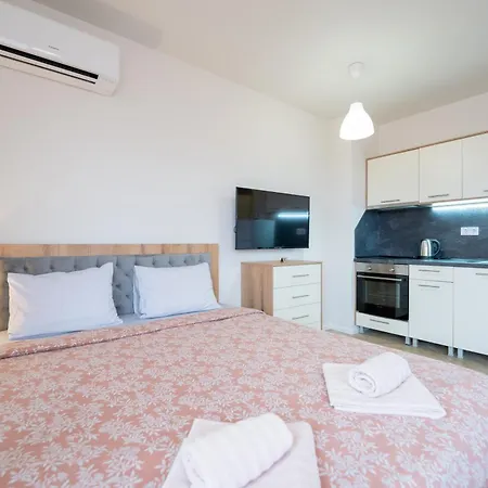Wow Studios For Rent - Bul Montevideo 25A - B-3