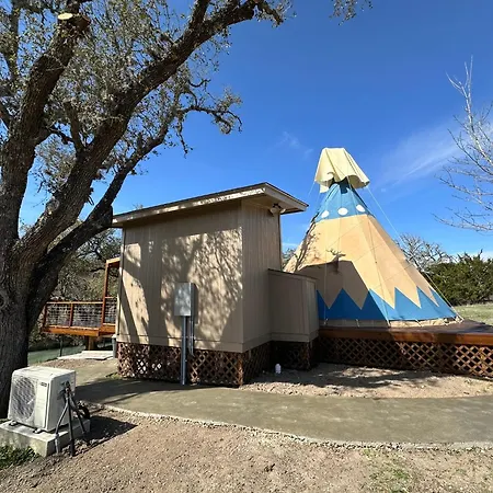 Bandera Stronghold - Cochise Tipi-3