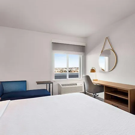 La Quinta Inn & Suites By Wyndham Denver Parker-2