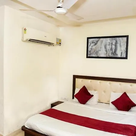 Hotel Grand In Near Vaishali Metro Station-3