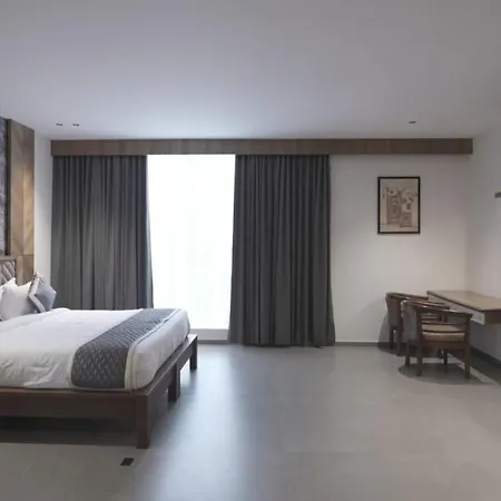 Ritz Avenue Luxury Hotel-3