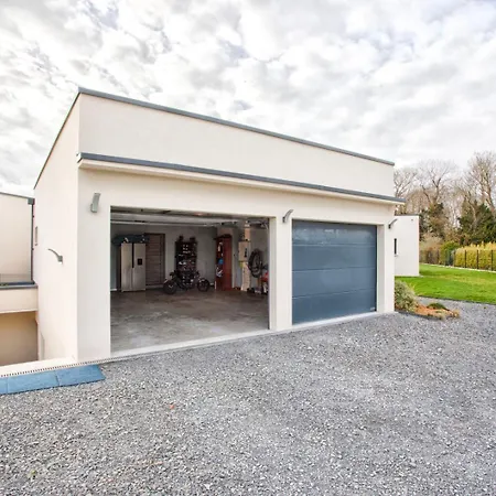 Villa Howard — Jacuzzi, Tranquility & Parking-3