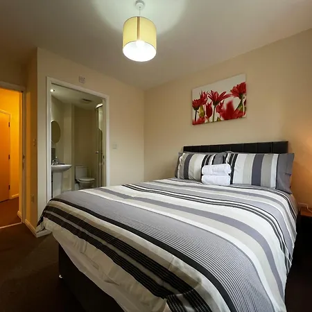 Crownford Guesthouse - Close To Hanley Centre And University-3