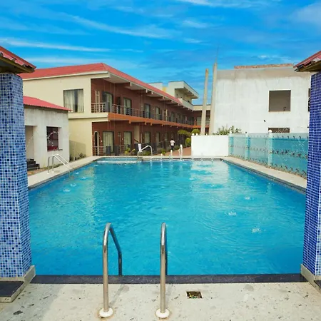 Sea Queen Beach Resort On Beach !! Couple Friendly Family Resort !!-3