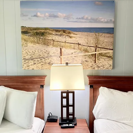 Elk Rapids Lakeshore Inn-3