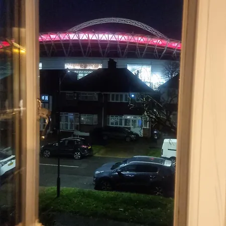 The Manor Guest House In Wembley-2