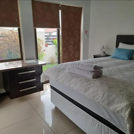Carlo'S Boutique Guesthouse-2