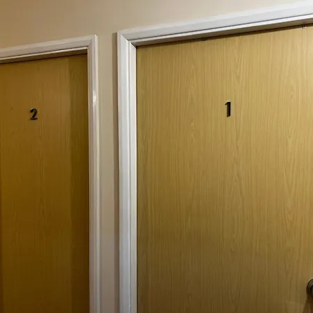 Crownford Guesthouse - Close To Hanley Centre And University-2