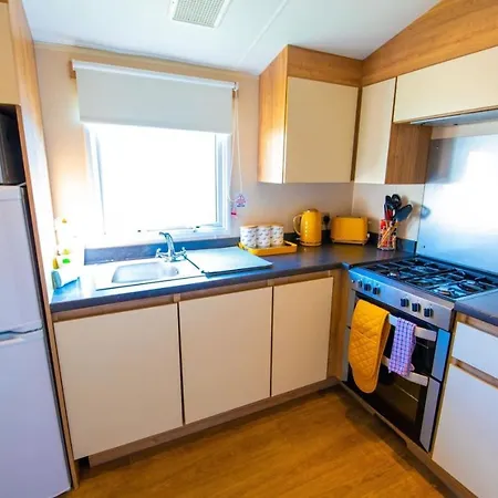 Val233 - 4B - Coghurst Holiday Park, Hastings-3