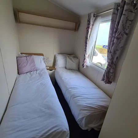 Happy Days Caravan 90 Primrose Field Primrose Valley-2