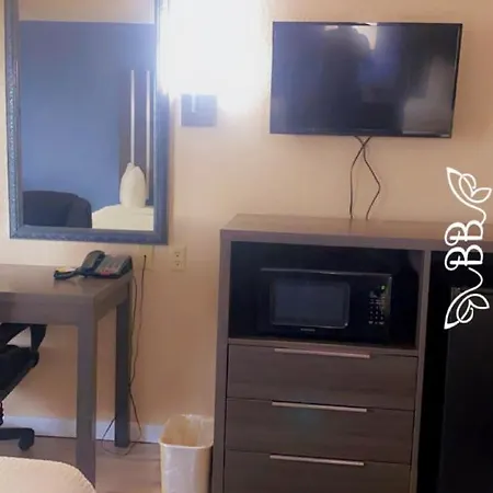 Days Inn & Suites By Wyndham Braunig Lake-3