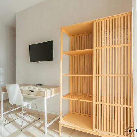 Einaudi Guesthouse By Apulia Accommodation-2
