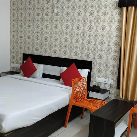 Goroomgo Blue Bell Bhubaneswar - Well Decorated Room -Wifi And Parking Facilities Available-3