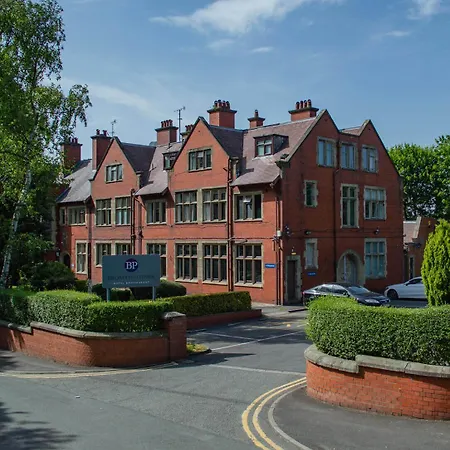 Broadfield Park Hotel-3