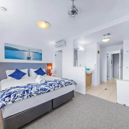 Airlie Summit Apartments-3