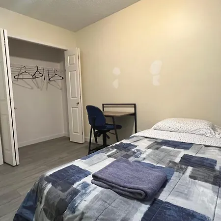 Private Rooms In A 3 Bedroom Guest House Close To Londonderry Mall 1 Person Per Room No Couples For Men Only-2