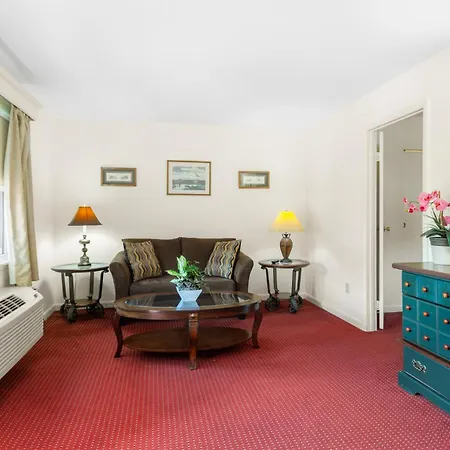 Blue Spruce Inn & Suites-2