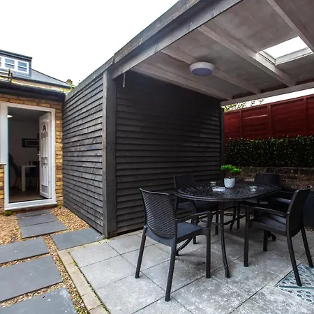 The Finsbury Guesthouse-2
