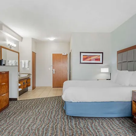Best Western Plus Peppertree Inn At Omak-3