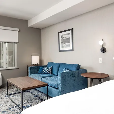 Four Points By Sheraton Kelowna Airport-3
