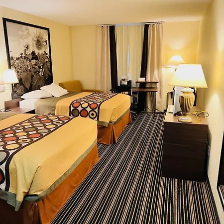 Super 8 By Wyndham Dodge City-3