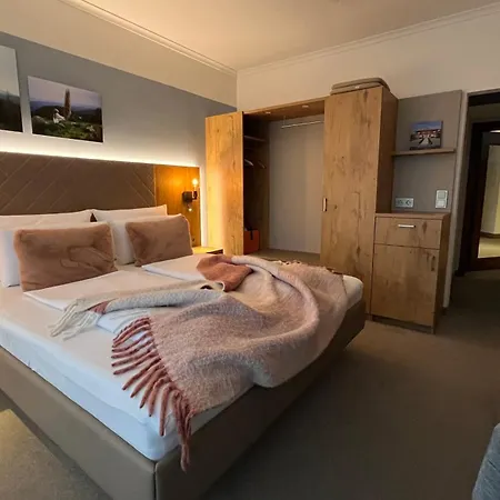 DAS SCHLOSSBERG - Boutique Hotel im Park- Nahe der Therme-3