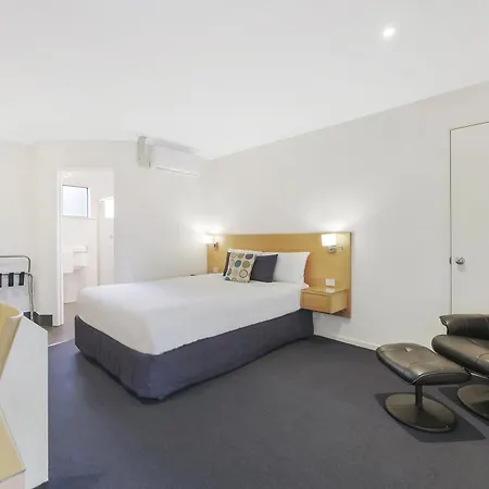 Hamilton Townhouse Motel-3