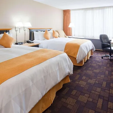 Radisson Hotel Milwaukee West-3
