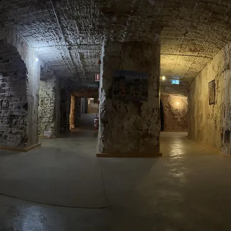 Radeka Downunder Underground Motel-2