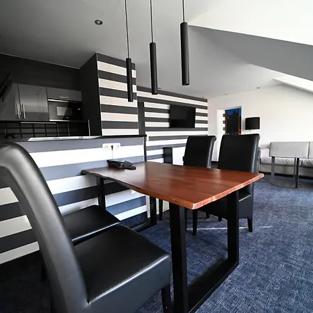 SL'otel im Parforcehaus-3