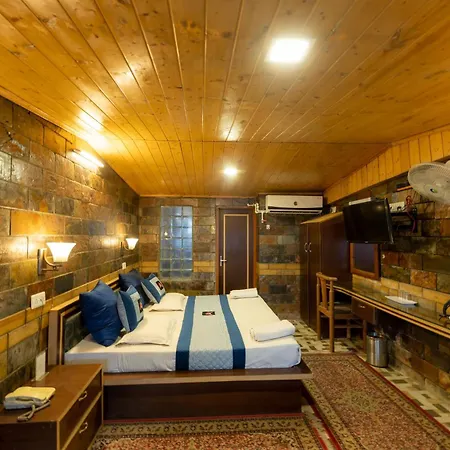 Hotel Akbar At Dal Lake Ghat Number 1-2