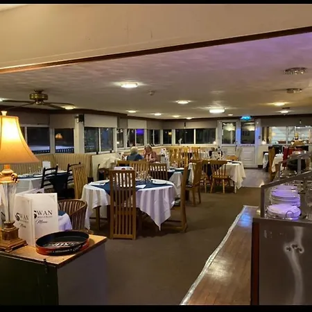 Swan Hotel Resturant Bar And Grill-2
