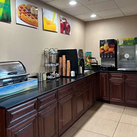 Quality Inn Perryville I-55-2