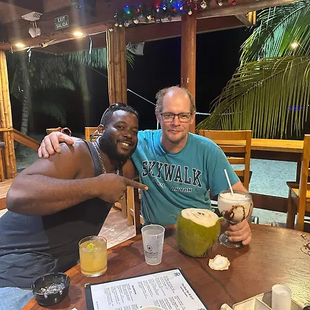 Airport Inn Roatan-2