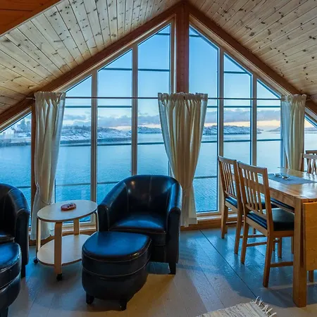 Henningsvaer Rorbuer-3