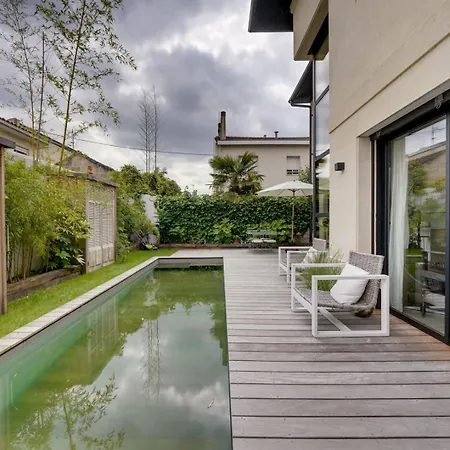 Spacious Bordeaux Family Home With Swimming Pool-2