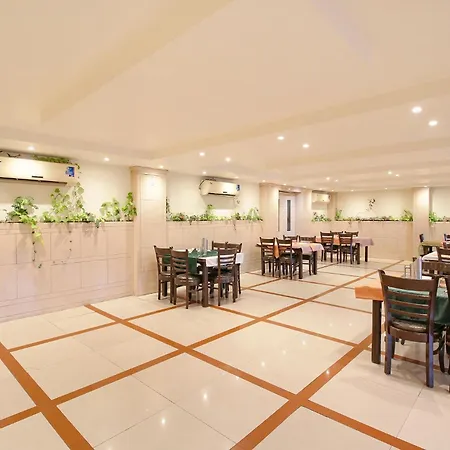 Fabhotel Neena Palace-3