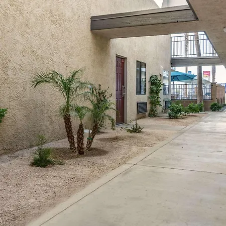 Rodeway Inn & Suites Rancho Mirage - Palm Desert Area-2
