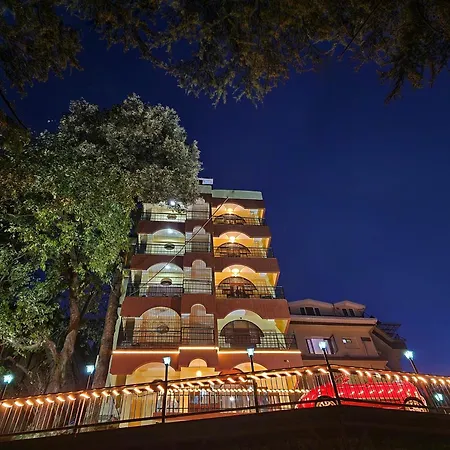 Hotel Taj Palace Near Mall Road-3