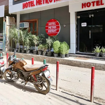 Hotel O Metro Height'S Near Nangloi Railway Metro Station-2