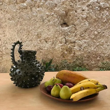 Bajo Las Hojas-3