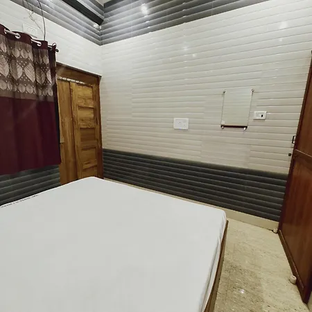 Shree Radhe Inn Near Ram Janam Bhumi-3
