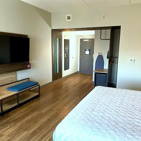 Tru By Hilton Baltimore Harbor East-3