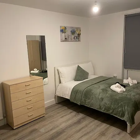 Lovely Triple And Quadruple Rooms In Euston & Square In Central London-3